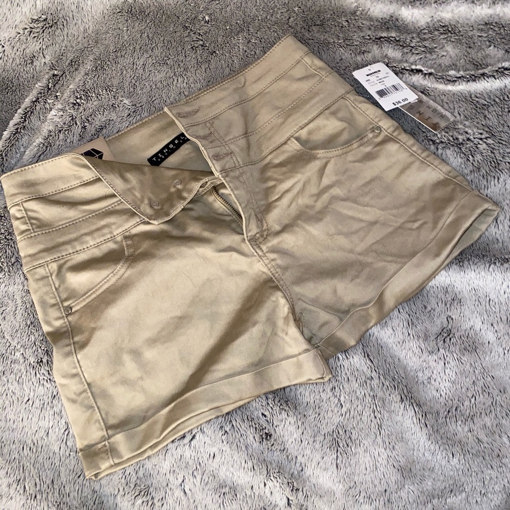 High waisted beige shorts